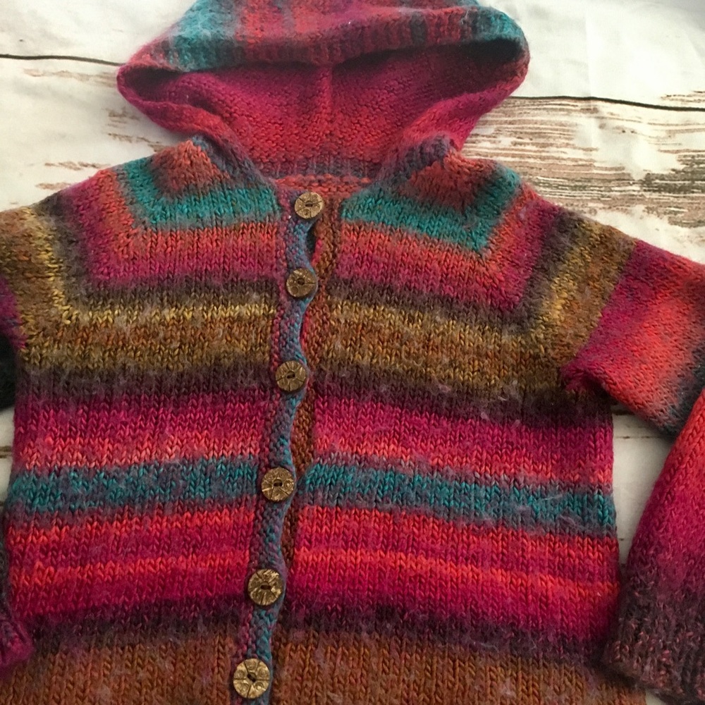 Handmade wool hooded sweater beautiful for fall - Picture 8 of 8